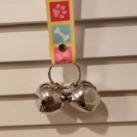 Poochie Bells - Picture 4 of 4